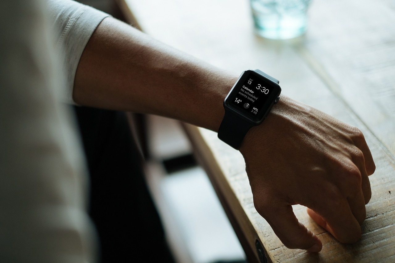 Smartwatches are finally finding buyers and this is a bad news for fitness bands