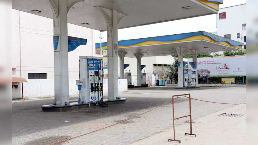 4.500 Maharashtra petrol pumps to remain shut on Sundays