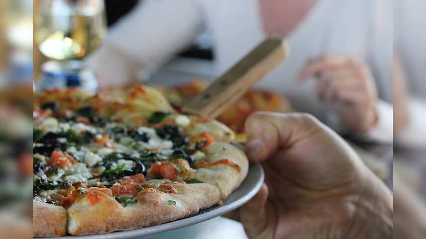 More and more restaurants are turning to food delivery start-ups 