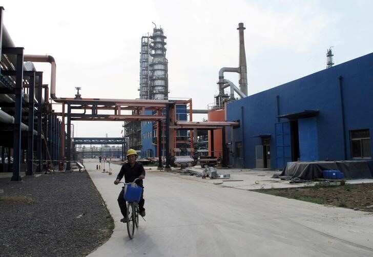 China April industrial profits up 14% but slowing pace stokes economy worries