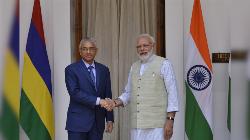 India extends $500-million credit line to Mauritius