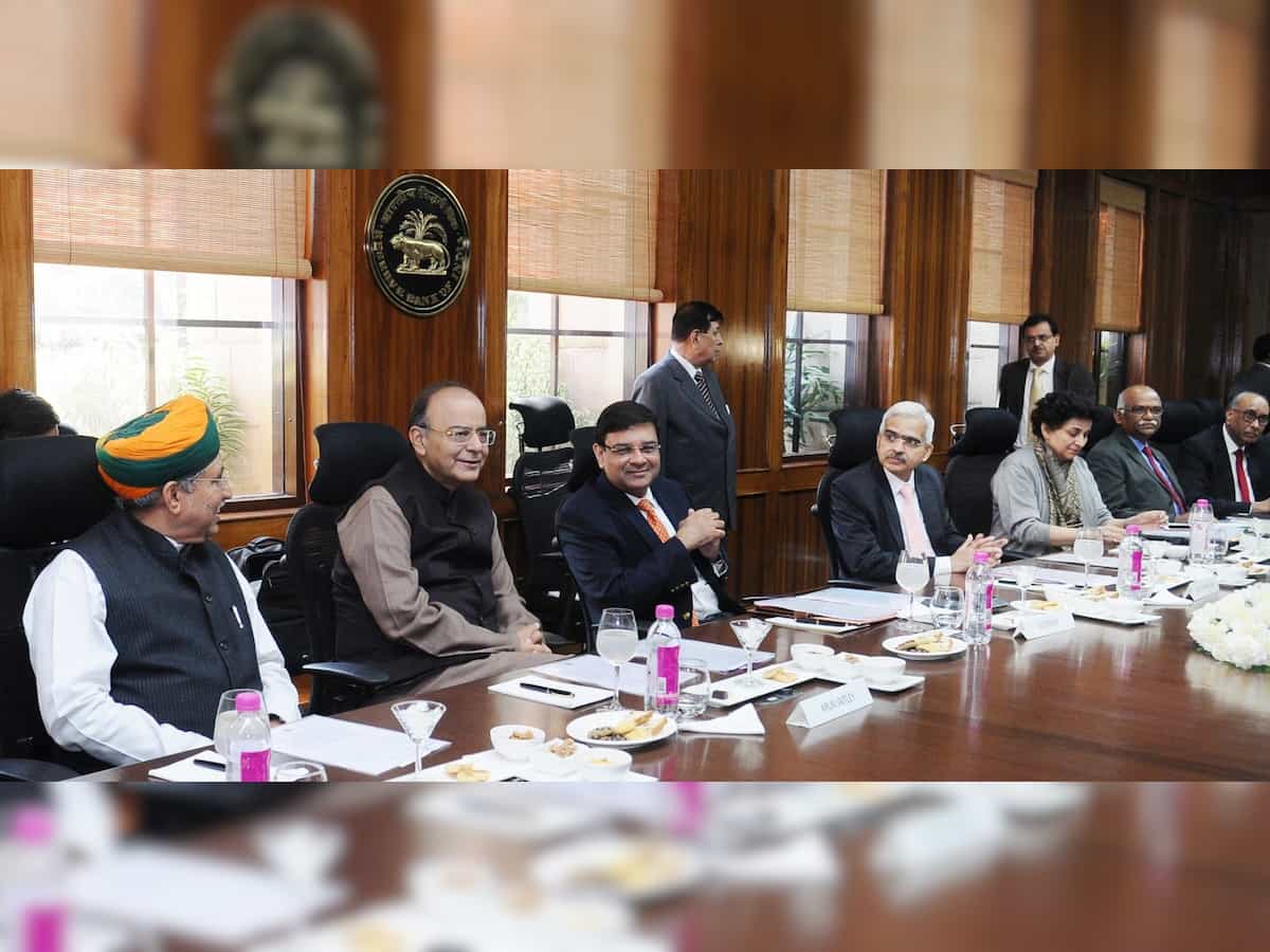 GDP growth rate at 2 year low; RBI&#039;s