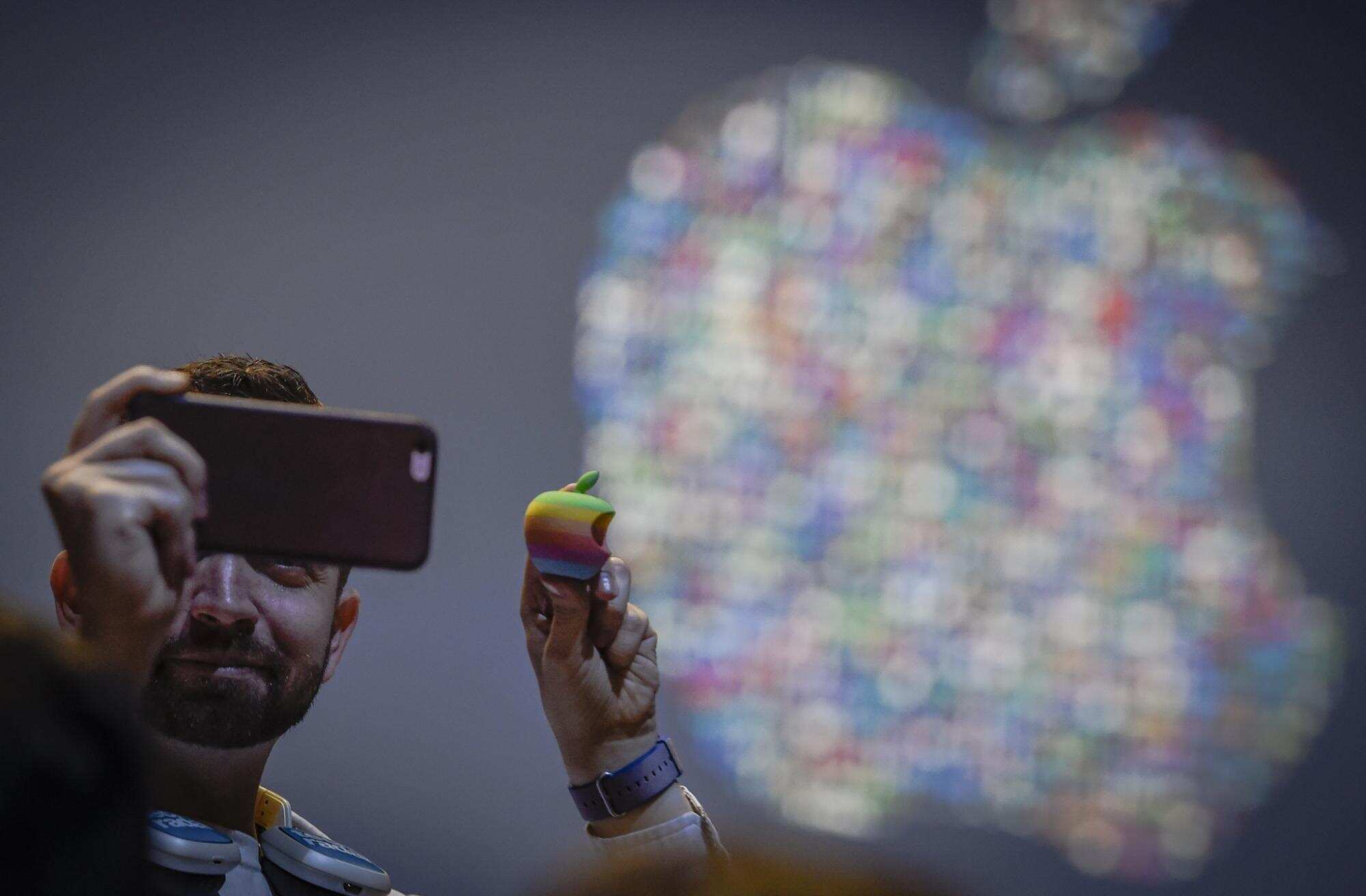 Apple WWDC 2017: Is this the new iPhone? Find out how to live-stream the event