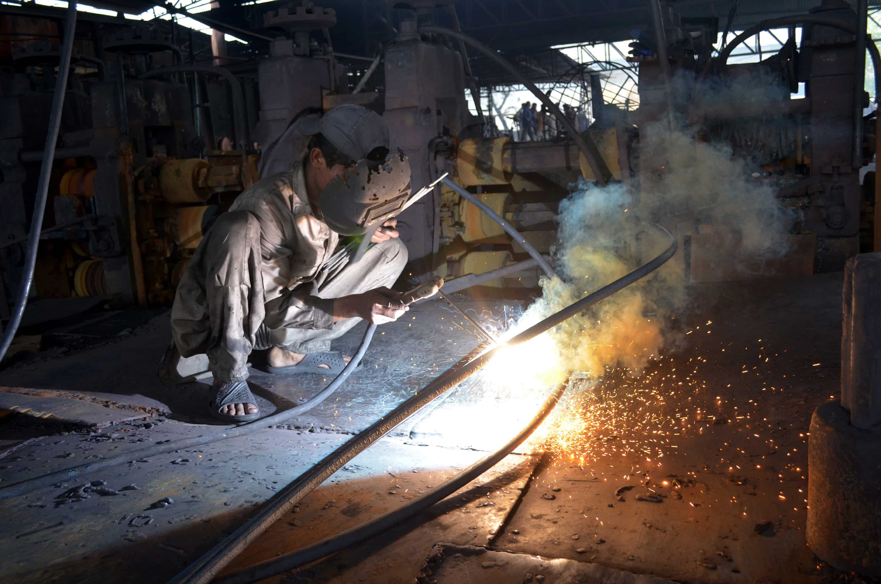 Hiring intentions weak in manufacturing, services; employer confidence dips