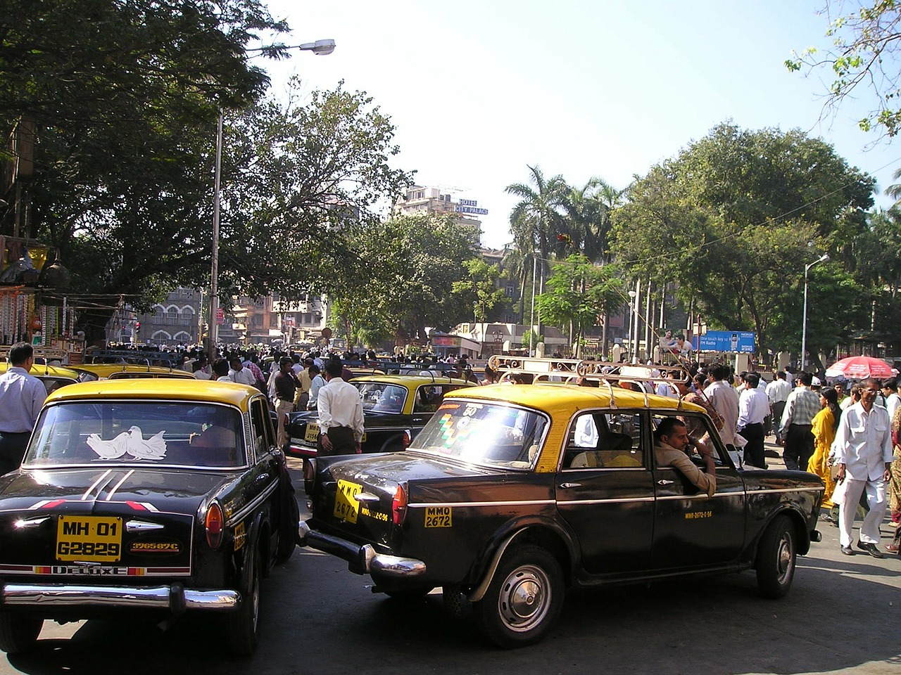 Maharashtra lifts ban on taxi, rickshaw licences but will commuters choose them over Uber, Ola?