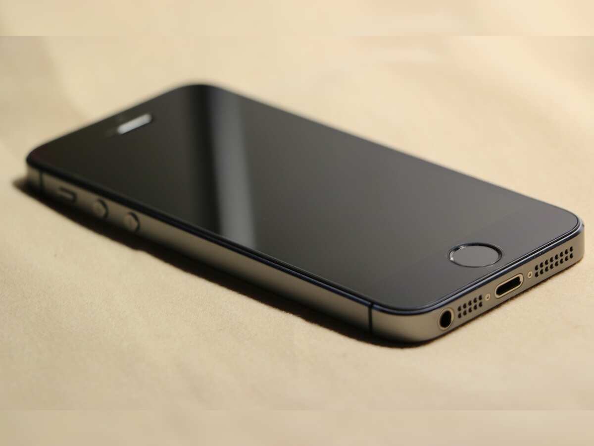 Assembled-in-India Apple iPhone SE in stores, but price