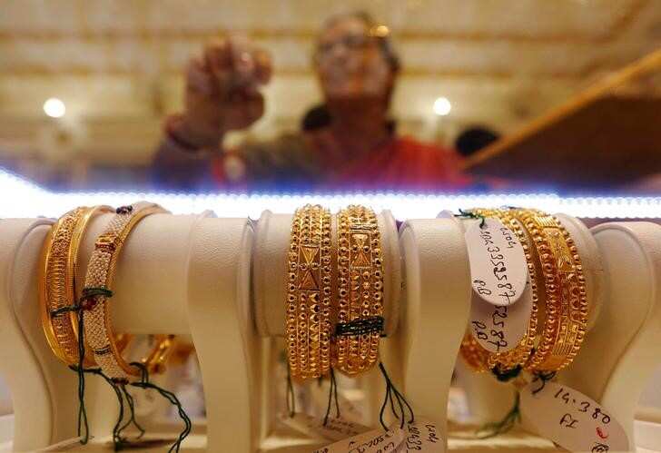 Gold adds gain on global cues, jewellers' buying