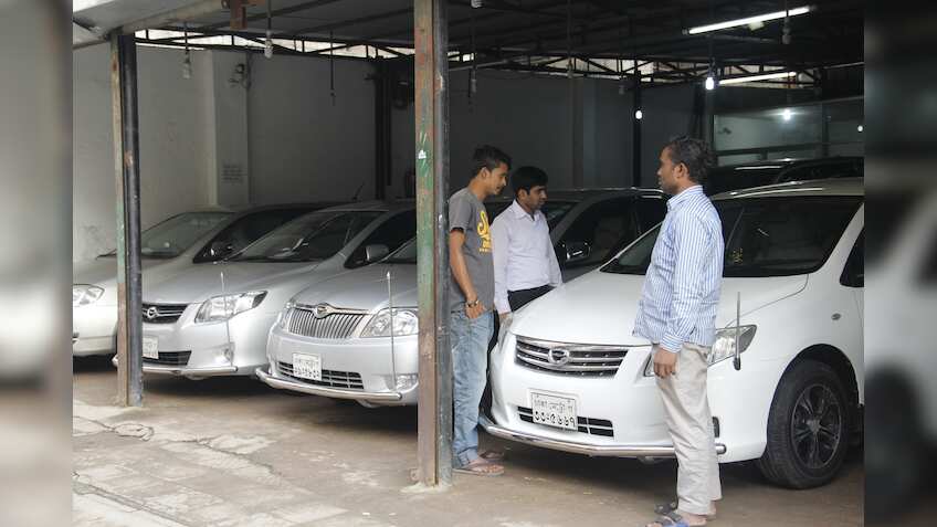 Pre-GST sale: Car and bike companies offer huge discounts on last day