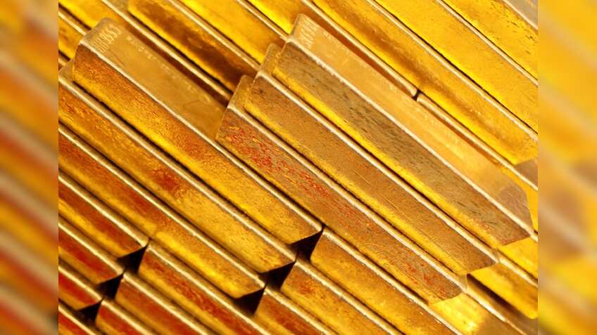 Gold edges up ahead of Yellen testimony; Fed officials cautious on rate hike