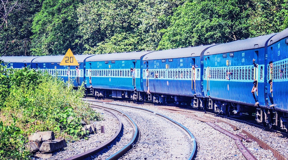 CAG raps railways over linen cleanliness,its management issues