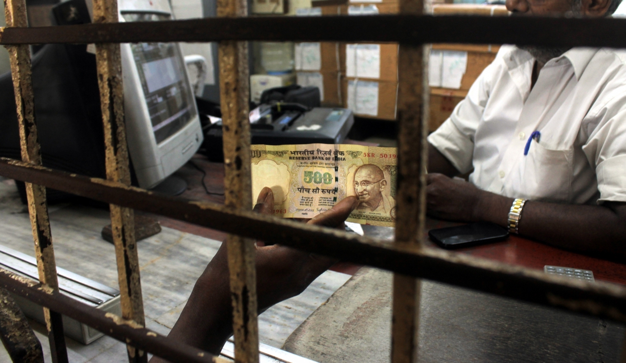 Railways earned Rs 1,400 crore from canceled tickets in 2016-17