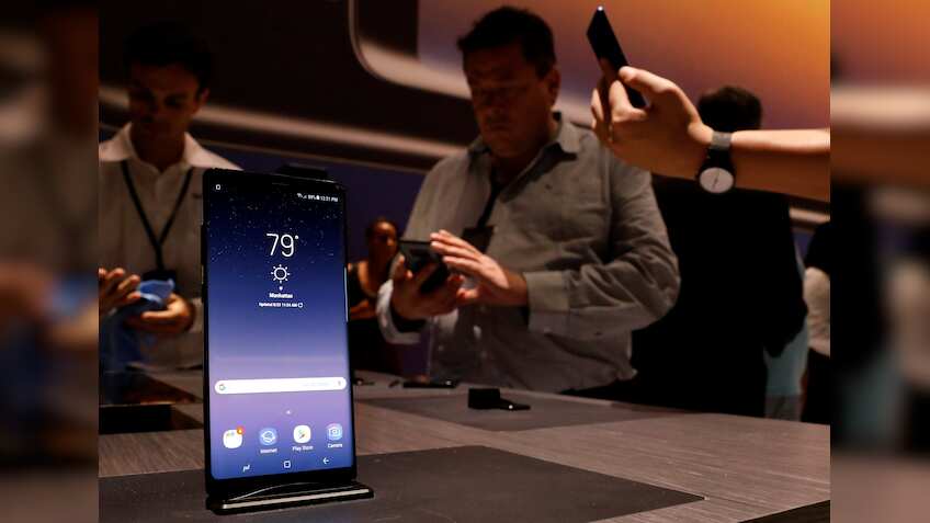Samsung seeks to bury fiery past with Galaxy Note 8 launch
