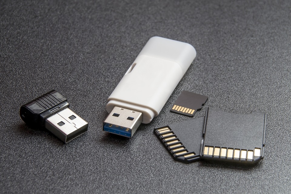 Fewer people are buying flash drives post GST, internal memory expansion in smartphones