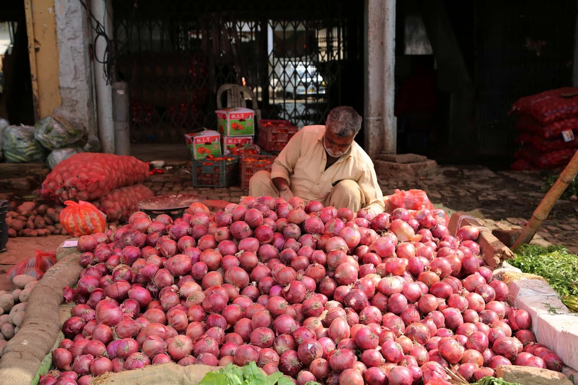 Onion traders asked to start auction or permits will be cancelled
