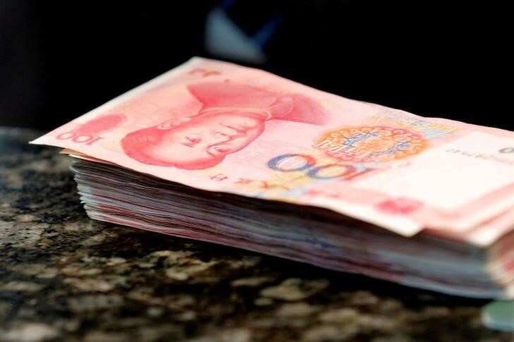 China cuts reserve rate for banks to boost lending to small firm