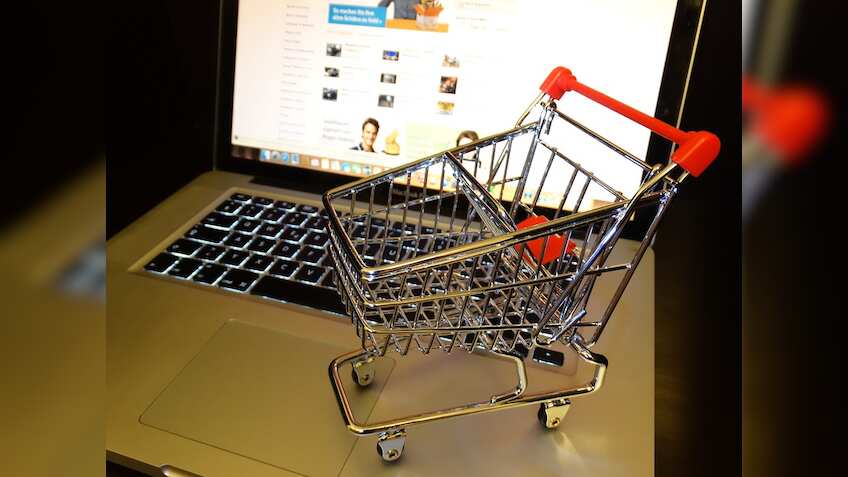 E-tailing industry size to swell; may clock biggest quarterly sales in Q2 FY18