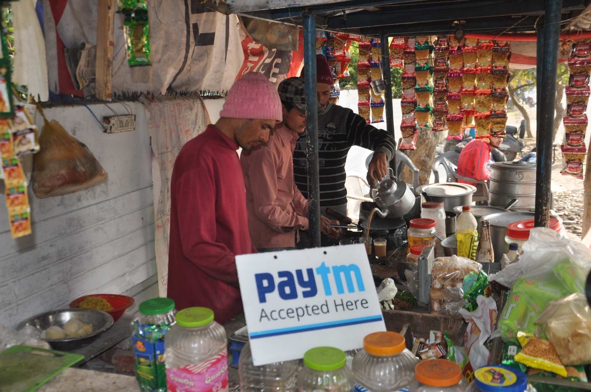 Back to nought: Cash is slowing eating away mobile wallets' party