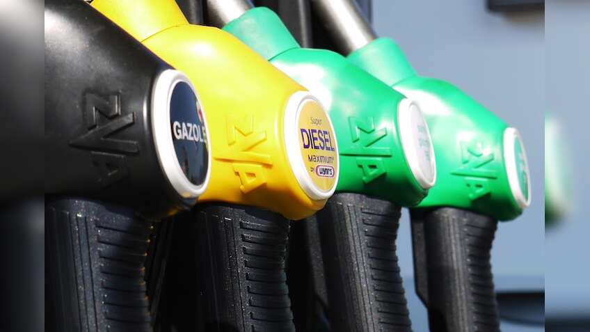 Maharashtra cuts VAT on petrol by Rs 2 per litre and diesel by Rs 1 per litre