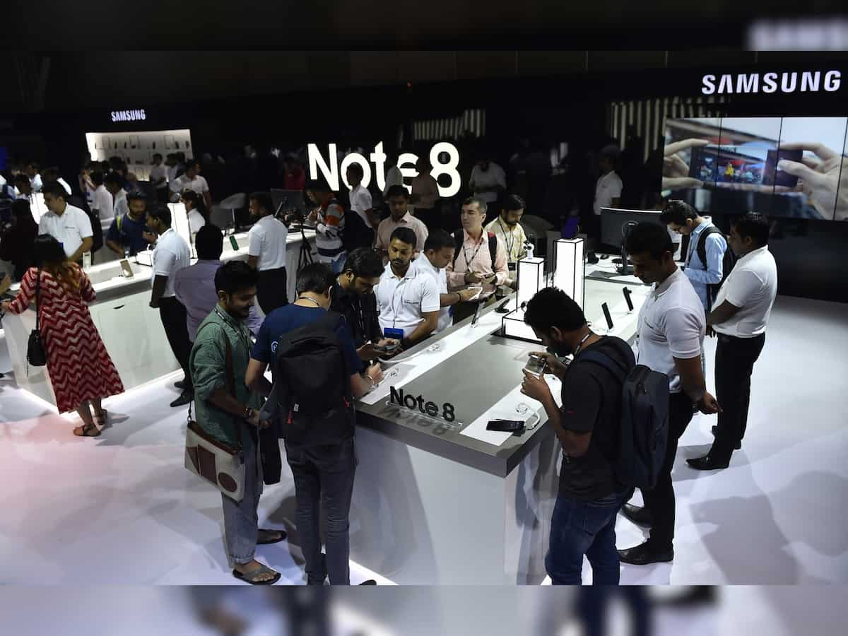 This Diwali offline smartphone sales hit as e-commerce