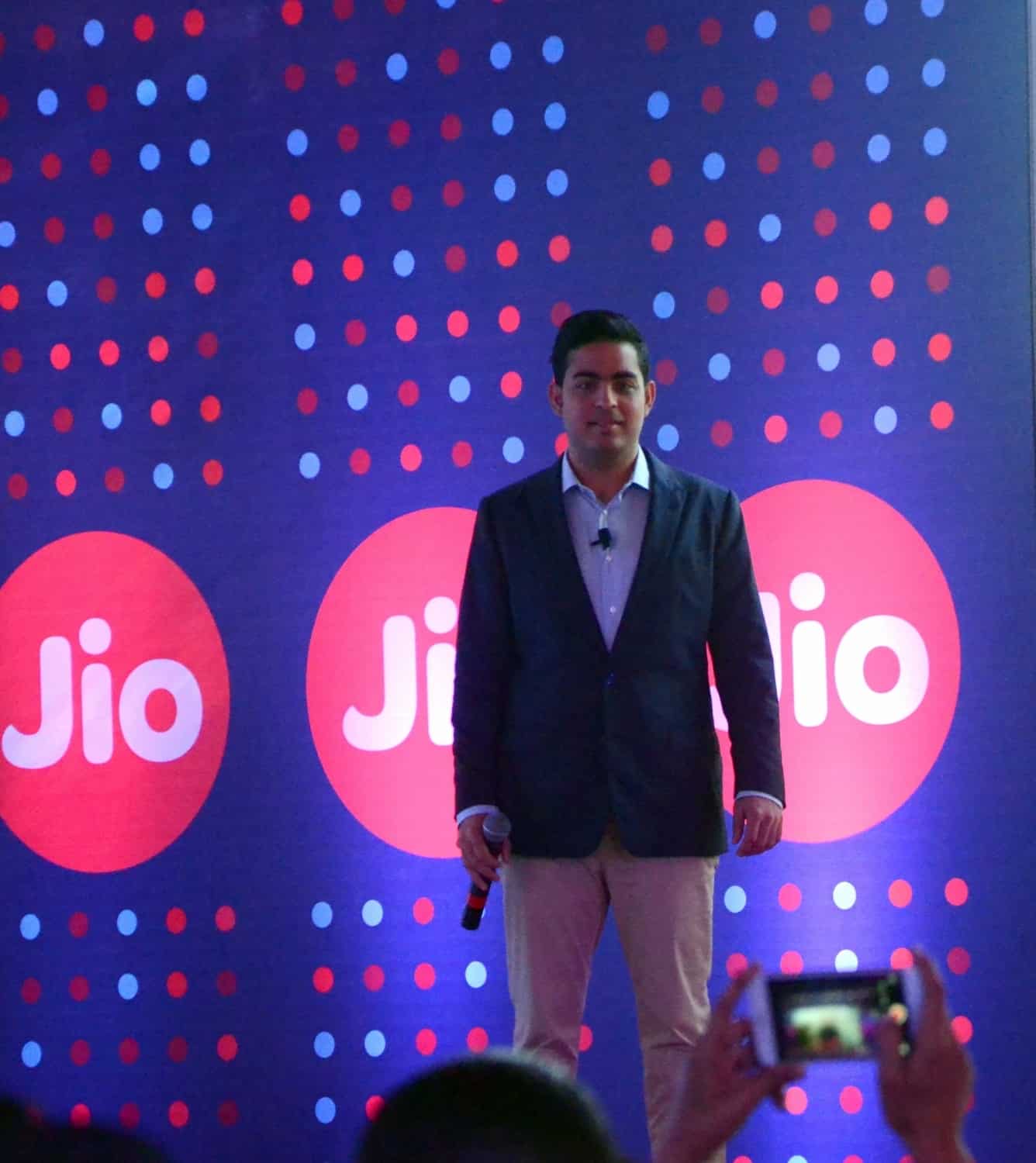 Reliance Jio's new Diwali offer gives full cashback on every Rs 399 recharge