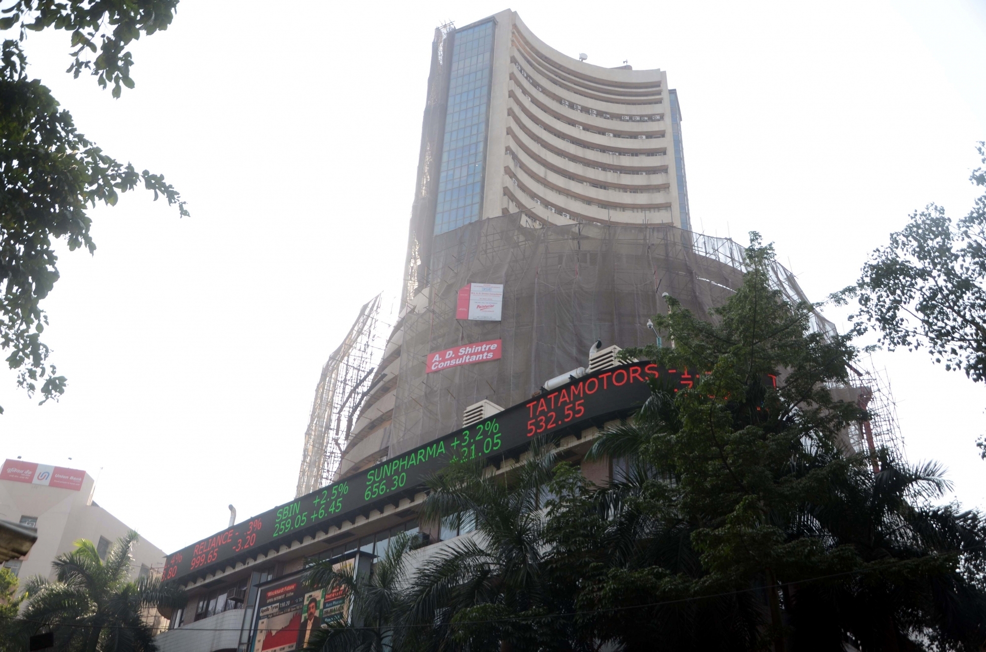 Markets witness upswing for second week in row; gains 618 points