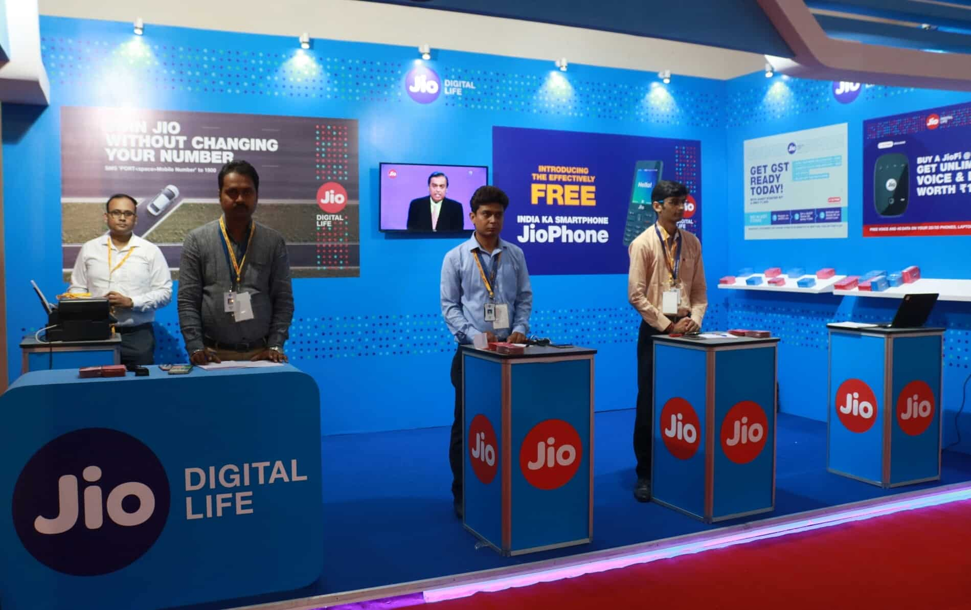 Reliance Jio hikes per day data limit by 500 MB on popular plans | Zee  Business