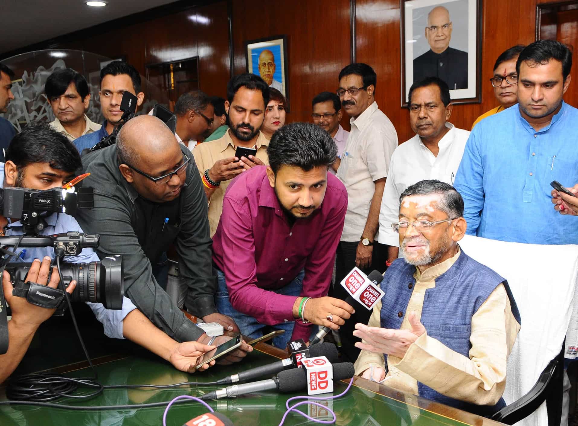 Link your EPF account with Aadhaar to avail 'better,' 'speedy' services, says Govt