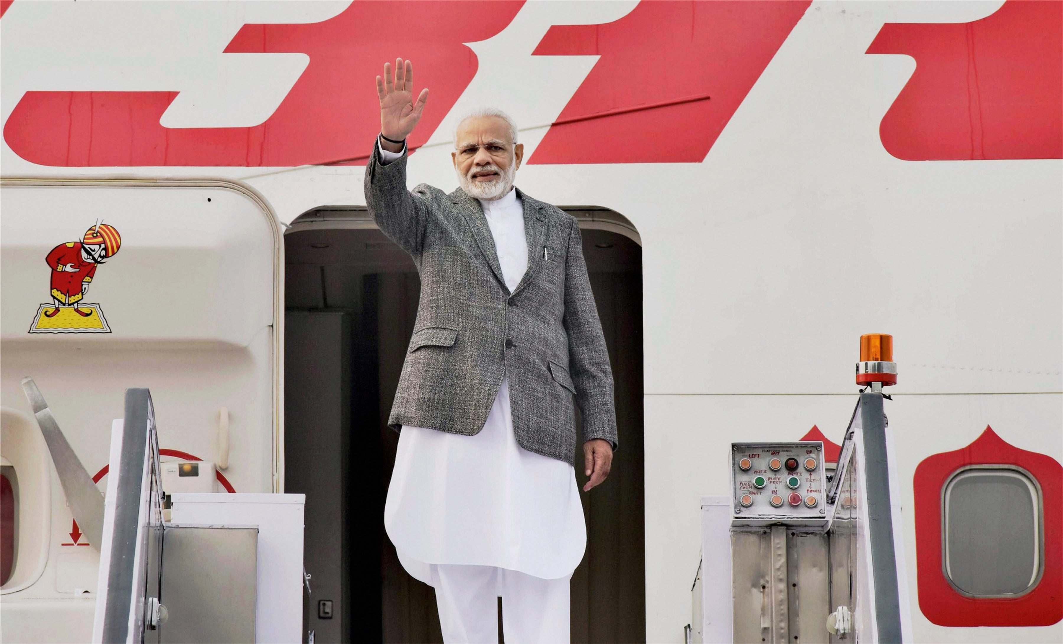 Modi arrives in Philippines for Asean, East Asia summits