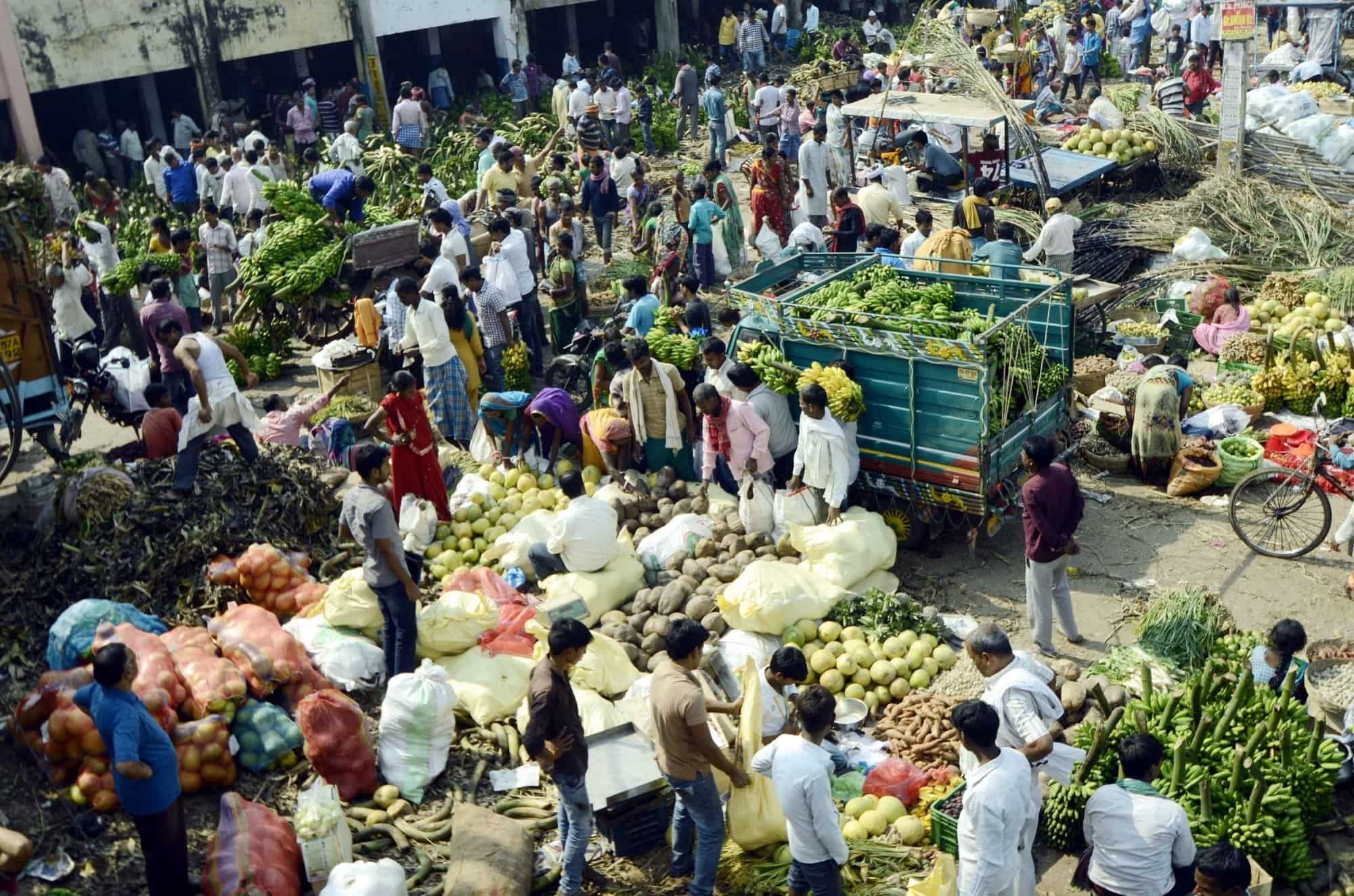 Food and fuel prices push India's retail inflation in October