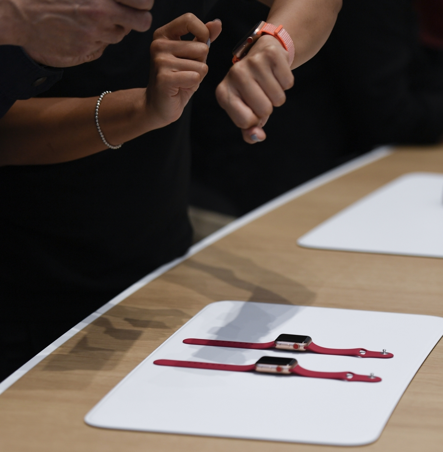 Apple retakes lead in wearable bands market in Q2 FY18 with rollout of Watch Series 3