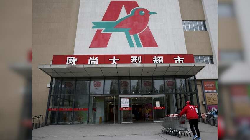 Alibaba goes offline with $2.9 billion stake in China's top grocer