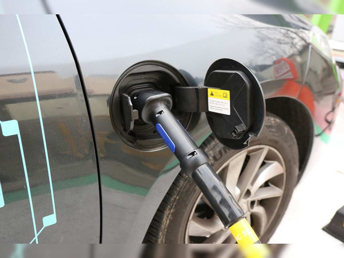 Govt to allow e-payments for charging electric vehicles