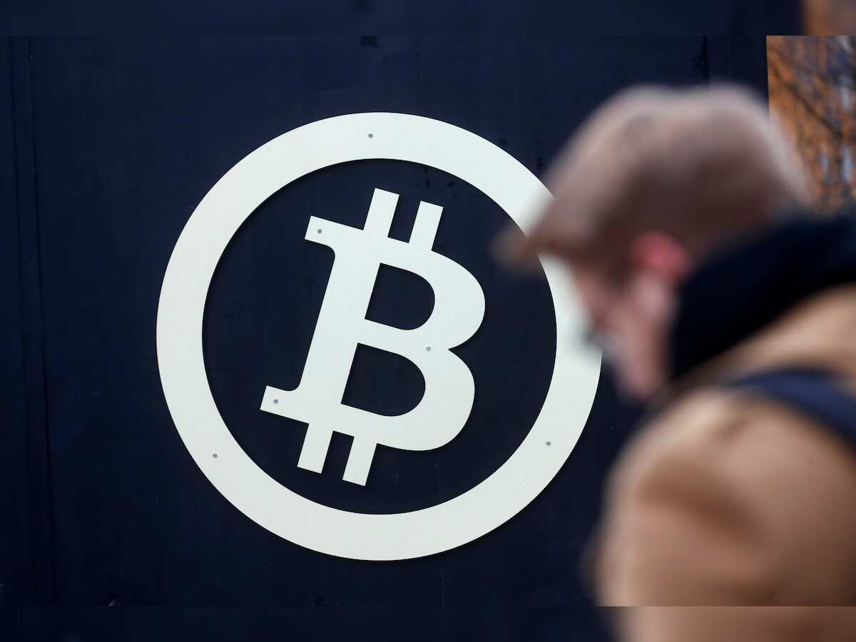 Intesa CEO warns of Bitcoin &#039;&#039;bubble&#039;&#039;, urges global