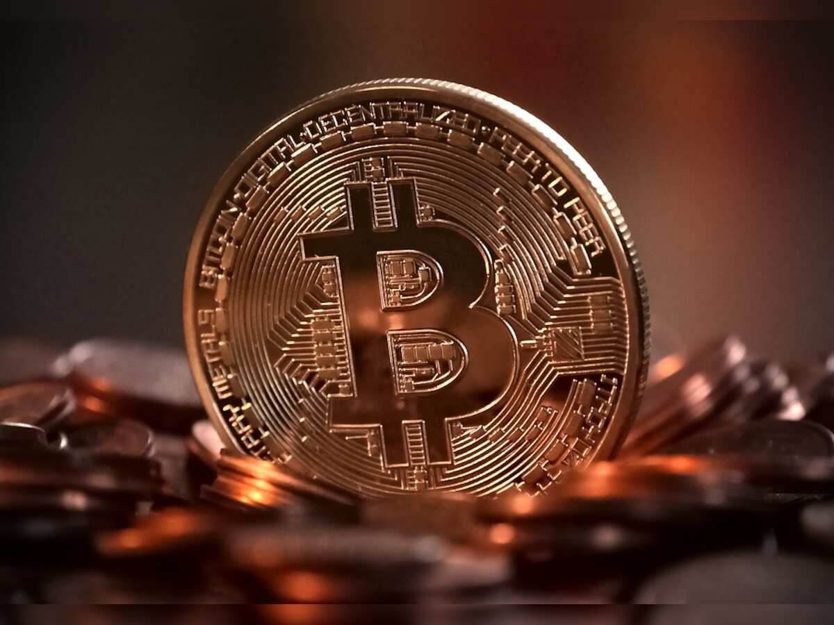 Google gives real time currency status, conversions to