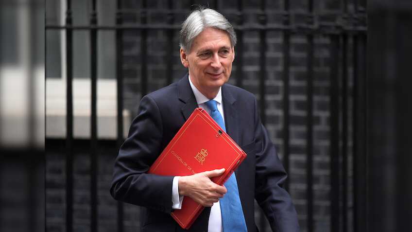 UK keeps top financial sector global ranking, Brexit seen as risk