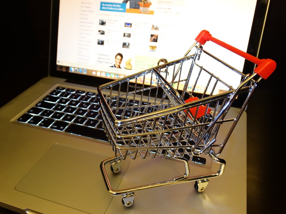Sellers on Flipkart dragged to court for selling fake footwear products