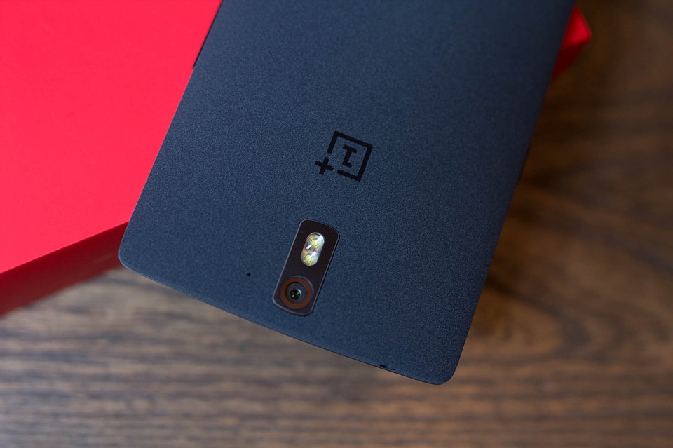 OnePlus 6 with fingerprint sensor may be unveiled in 2018