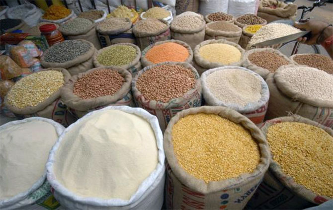 Select pulses plunge up to Rs 1,400 per quintal this week