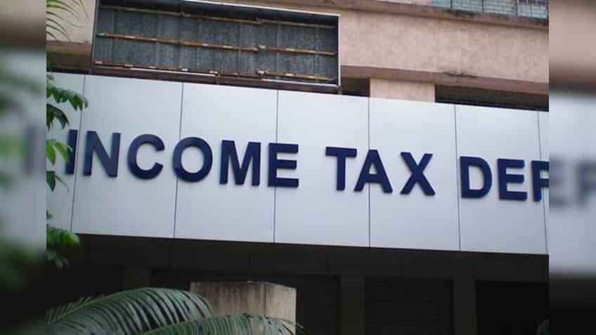 I-T dept seizes Rs 85cr cash, bullion from illegal Delhi vault