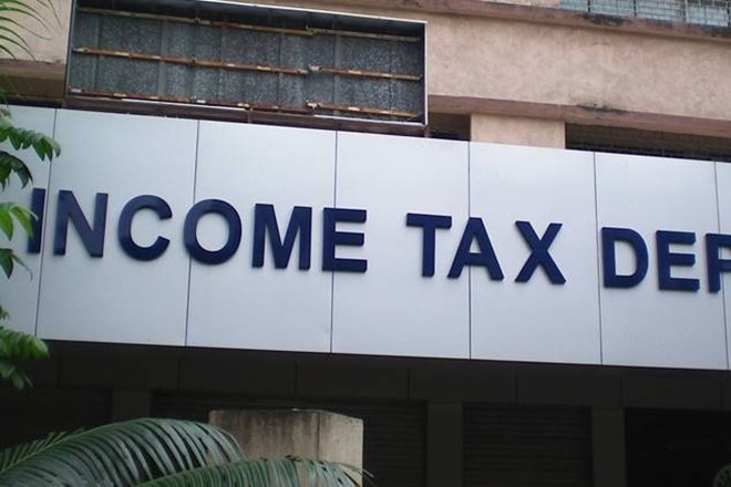 I-T dept seizes Rs 85cr cash, bullion from illegal Delhi vault