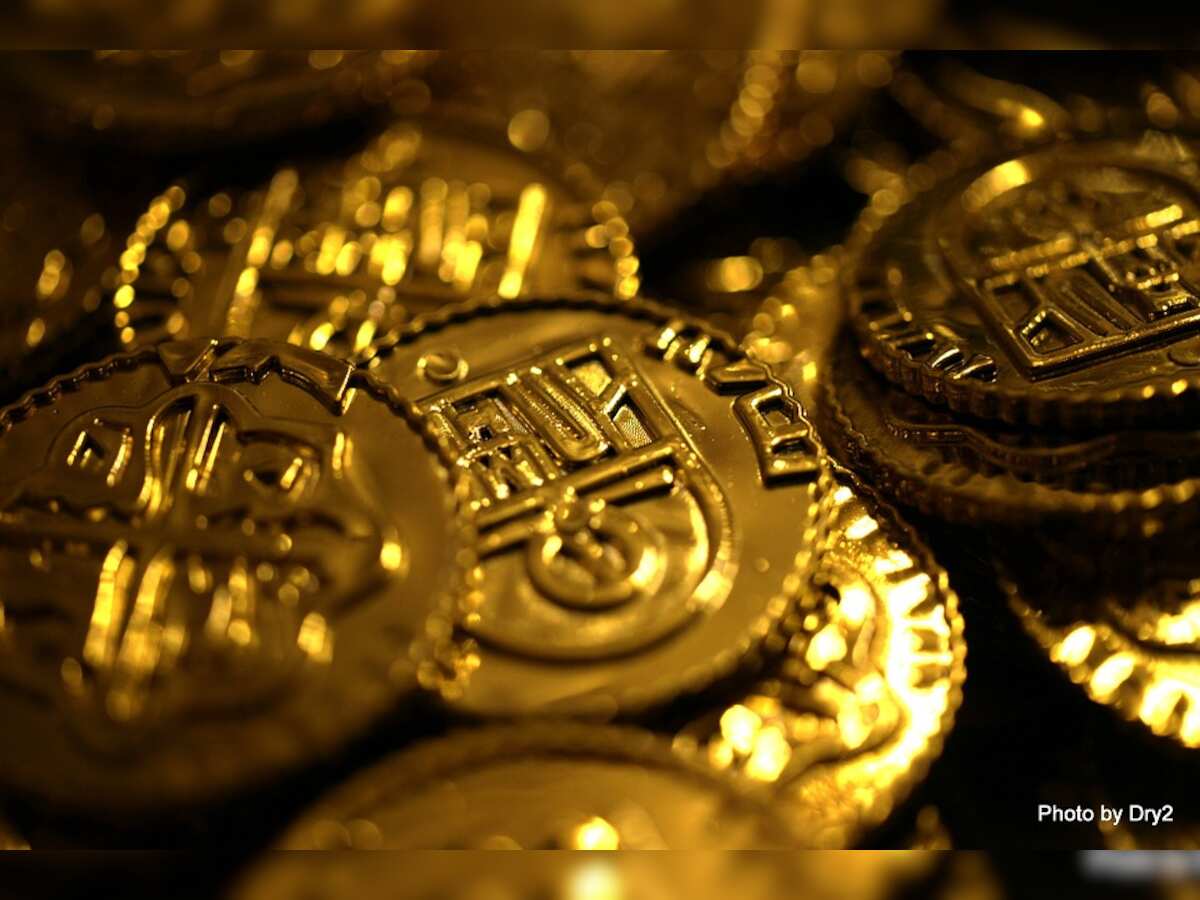 Gold hits 4-month high as dollar index falls