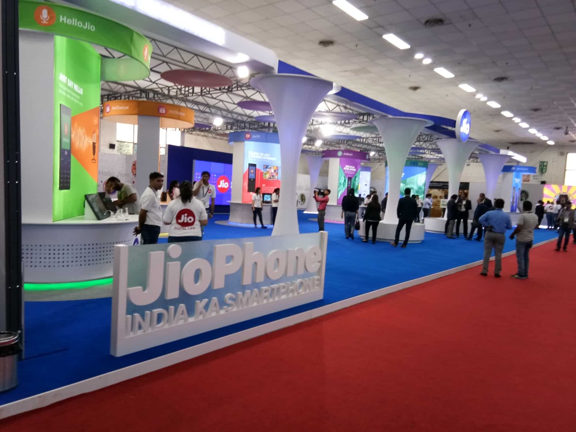 Reliance Jio hikes per day data limit by 500 MB on popular plans