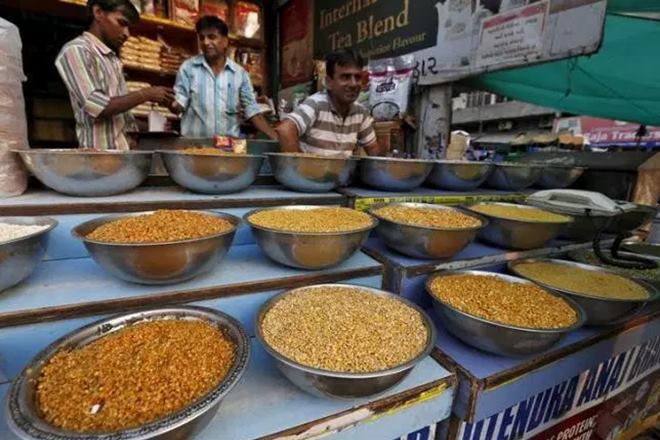 Gram, its dal edge up on scattered demand