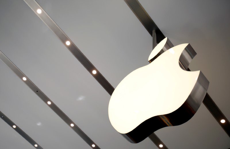 Strong iPhone prices, cash plans buoy Apple shares after muted outlook