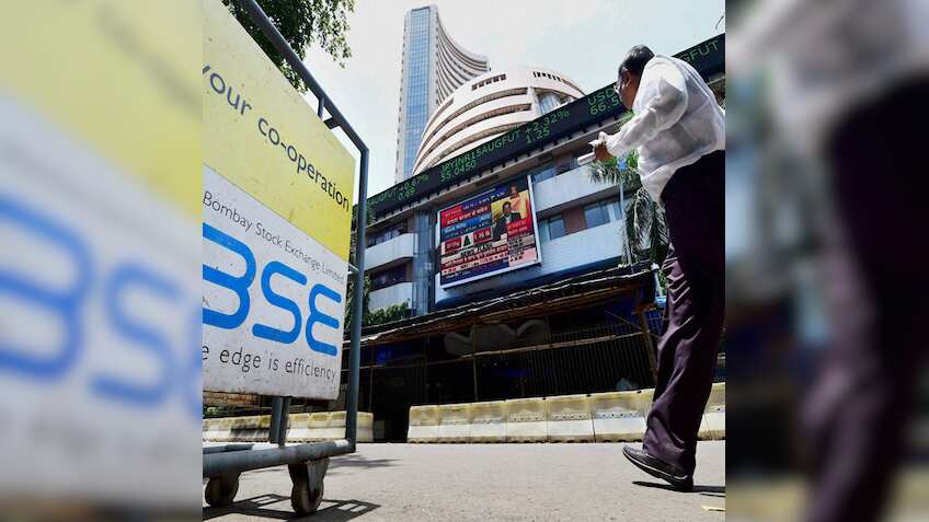 Market take heavy beating, tumble 983 points for the week