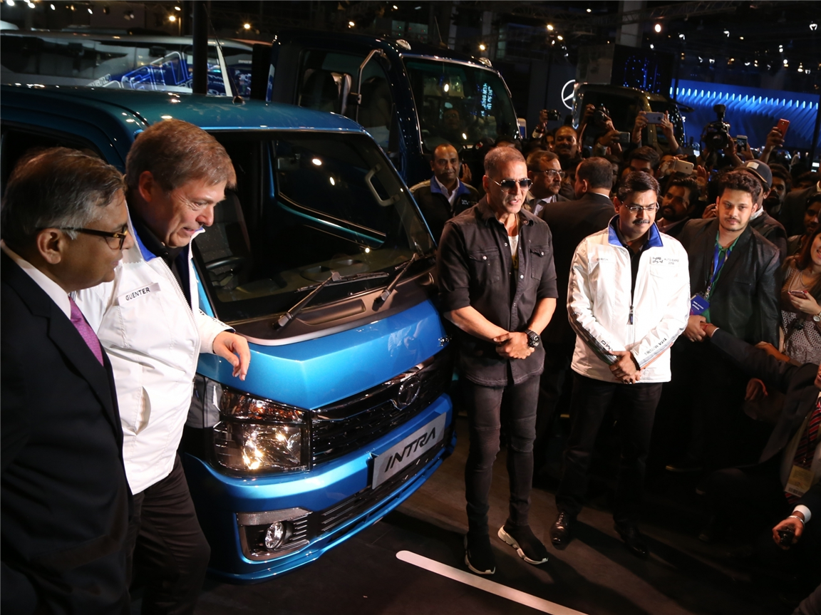 Brand ambassador and actor Akshay Kumar unveils the Tata Intra truck 
