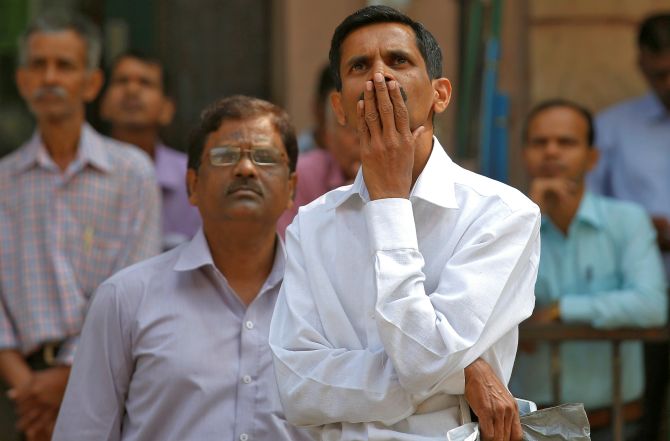 Bears ain't giving up! Sensex cracks over 500 points, Nifty dips below 10,400