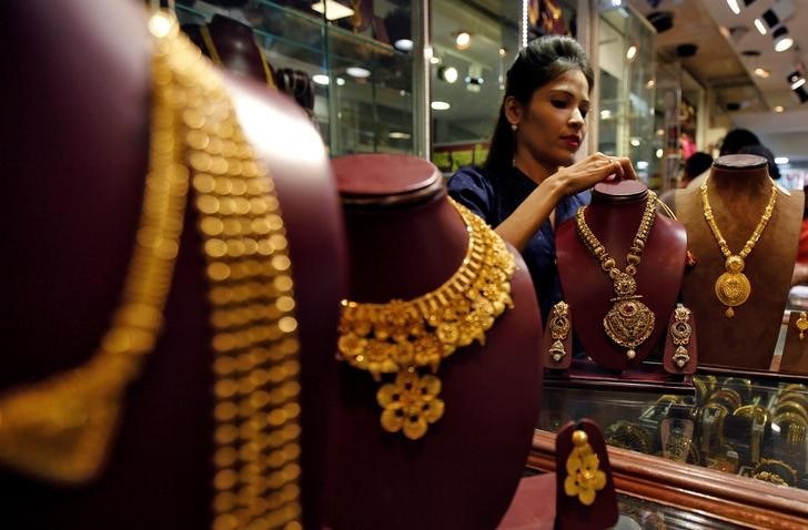 Gold above Rs 31,000 on firm global cues, jewellers' buying