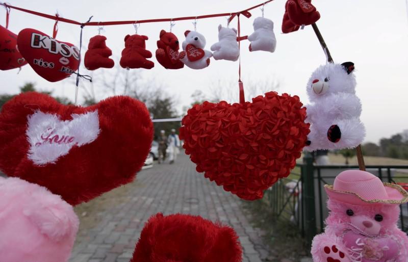 Merchandise sellers, startups gear up to tap love in the air