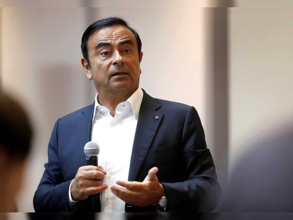 Renault board asks Ghosn to stay, pursue closer